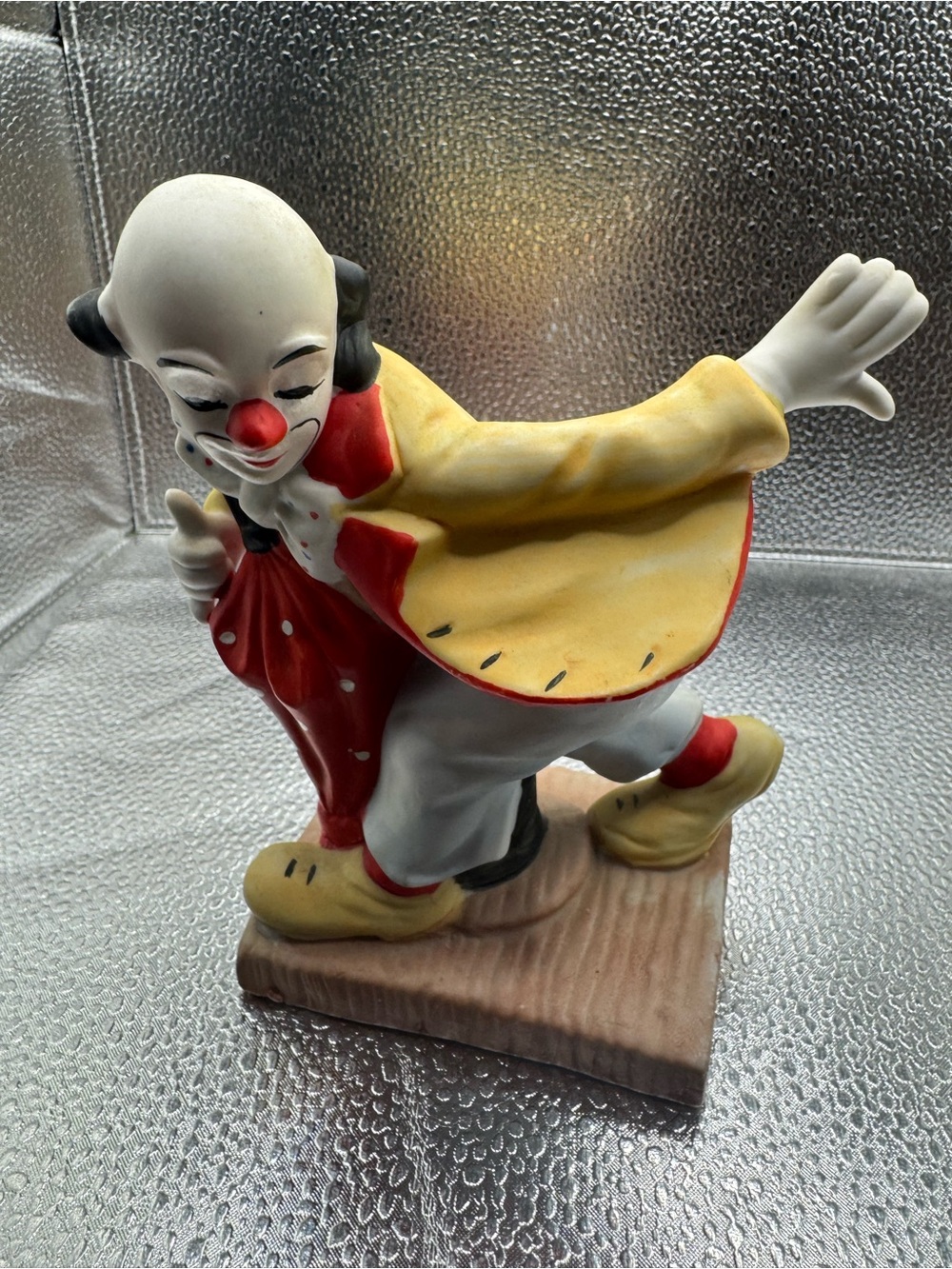 VTG Porcelain
Figure "Clown With Umbrella" Skating Pose
Yellow Jacket
